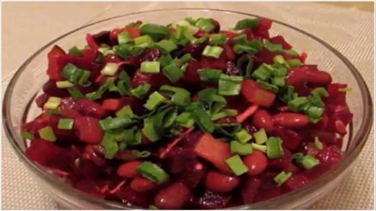 Салат с фасолью и свеклой рецепт. Салат с фасолью и солеными огурцами. Салат из свеклы и фасоли. Красная фасоль и свекла. Салат свекла фасоль консервированная.