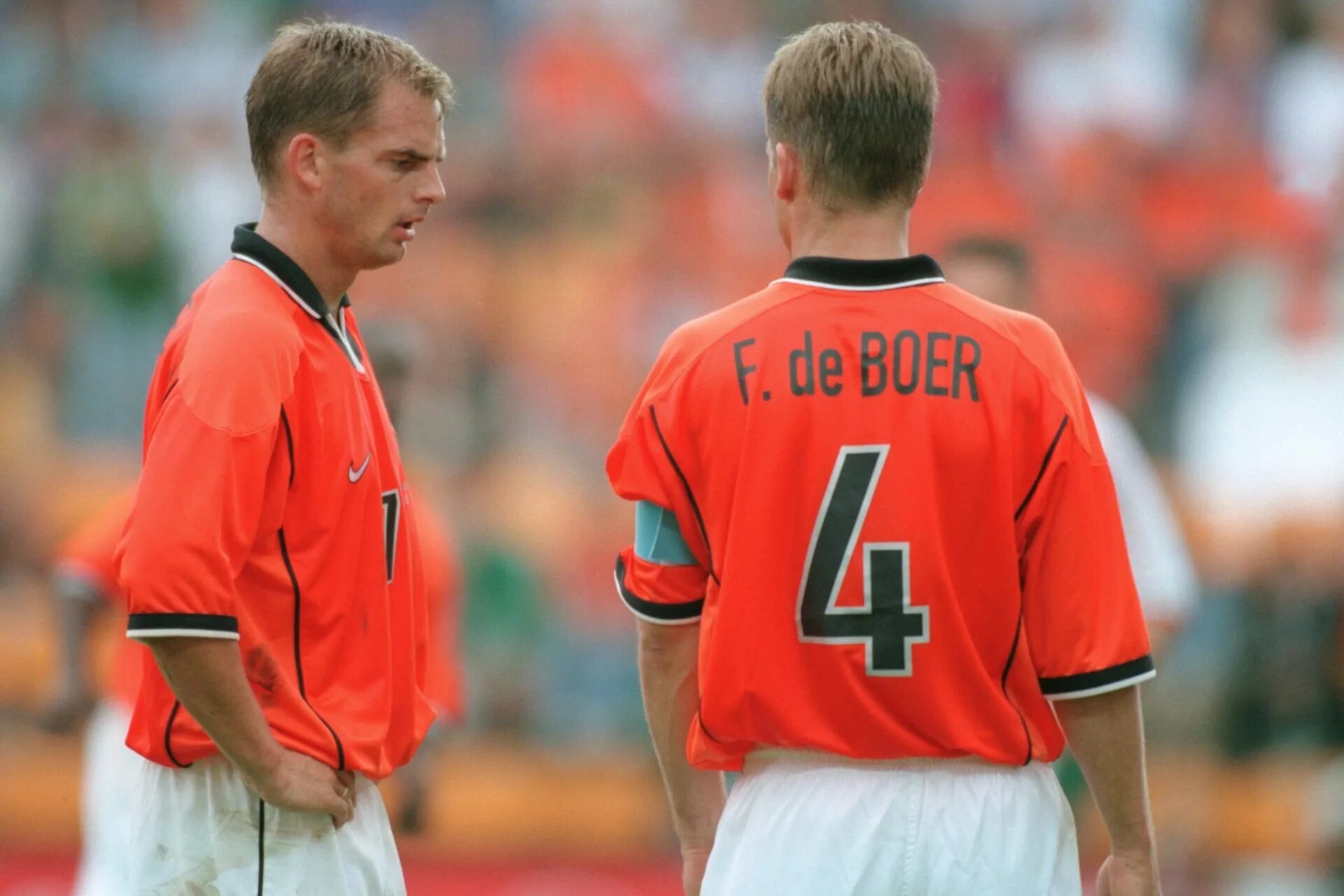 Братья бурые. Братья бурые. Братья де буры. Ronald de boer. Франк де бур футболист.