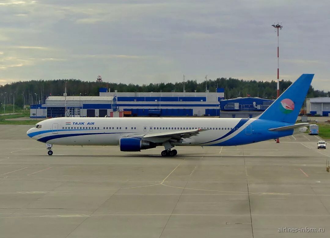 Авиабилеты пулково душанбе. Tajik Air 767. Tajik Air 767-300. Боинг 767 таджик Эйр. Tajik Air Боинг.