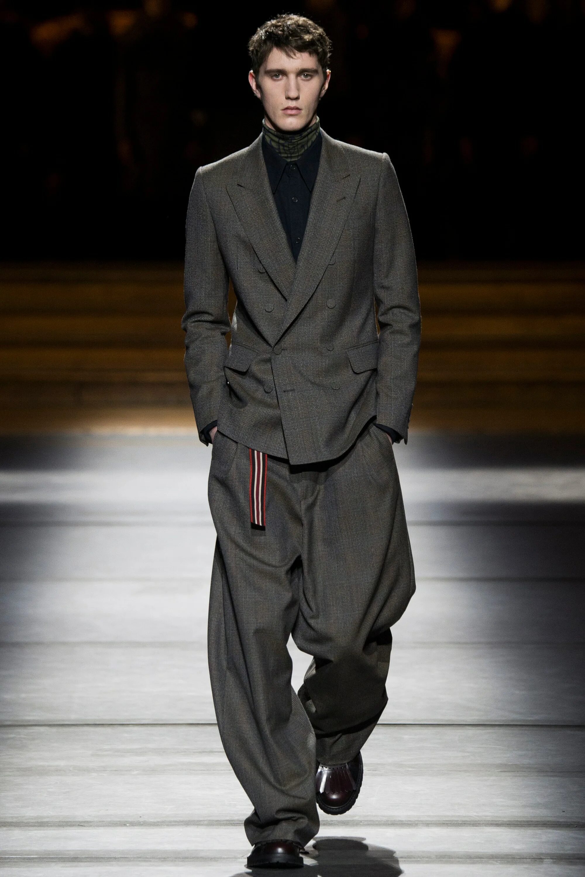 Pin on Archive: Versace Men's Fashion Shows Men fashion show, Versace men, Mens 