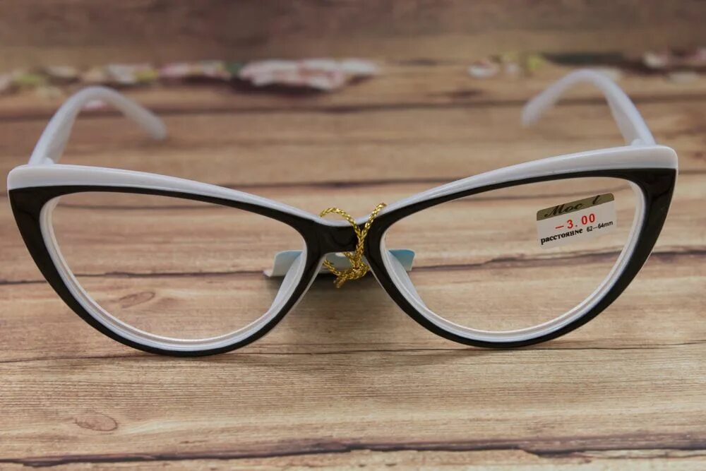 магазин оправ для очков. оправа pojjet oct971 c2. салон оптики очки. витрина под очки. квант оптика очки фотохромные.