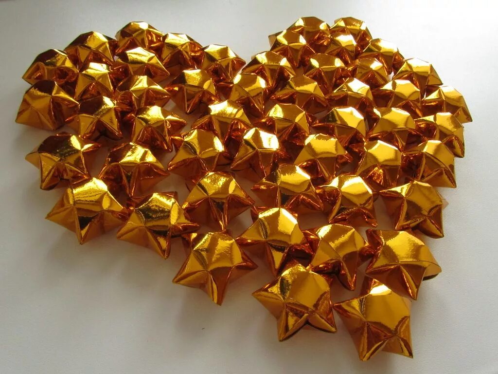 Счастье оригами. Объемные звездочки. Бумажные объемные звездочки. Звездочка счастья оригами. Маленькие объемные звездочки.