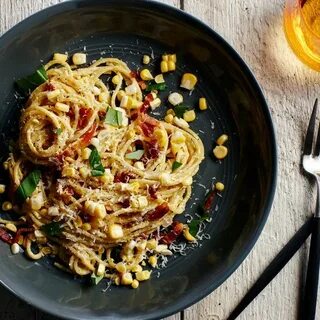 Вкусная паста на сковороде