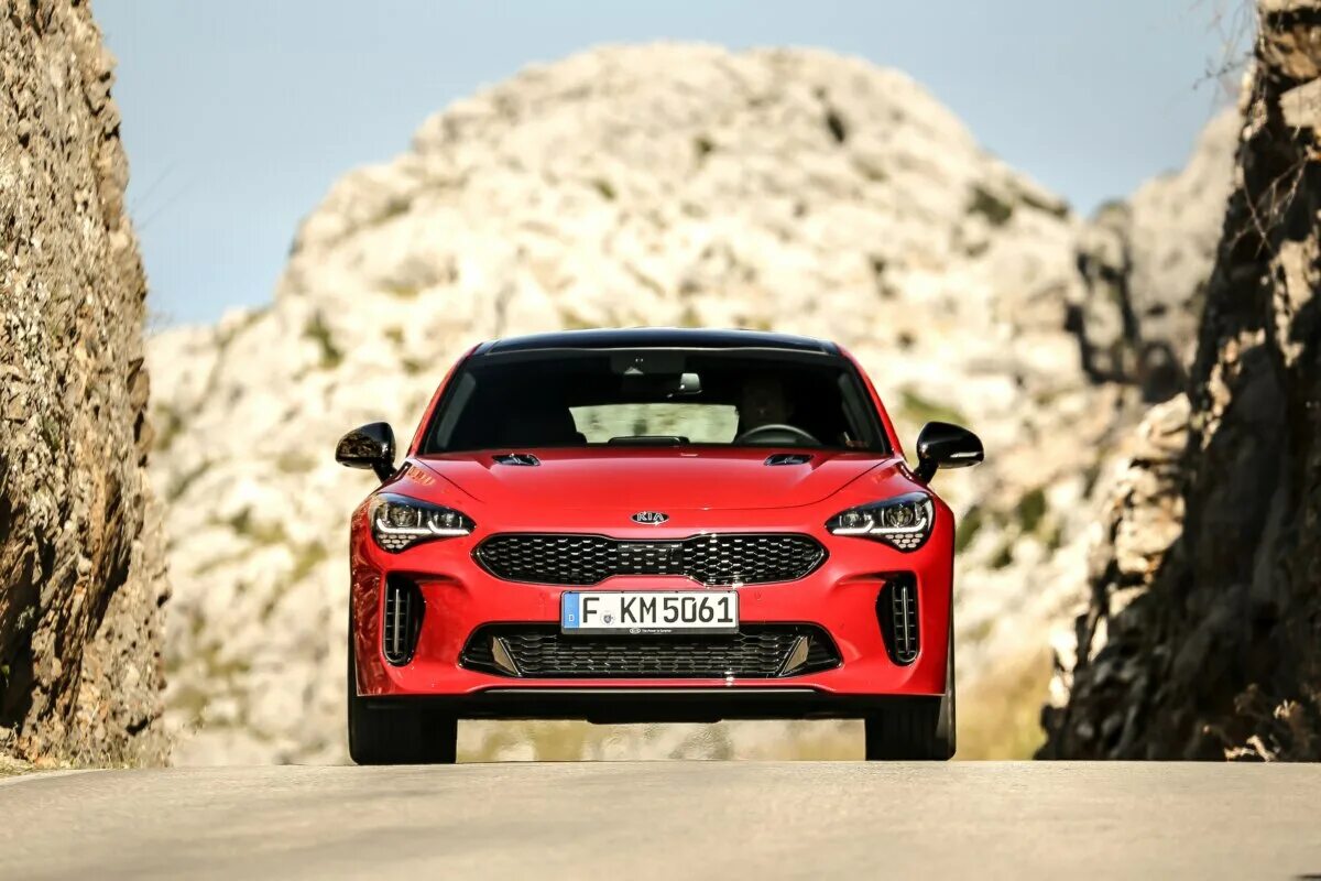 Киа стингер 2022 цена и комплектация. Киа Стингер 2022. Kia Stinger 2017. Kia Stinger Red. Киа Стингер 450 л с.