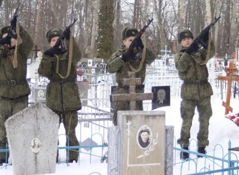 Могила героя войны. Ржев перезахоронение солдат 2010 год. Перезахоронение погибших в ВОВ.
