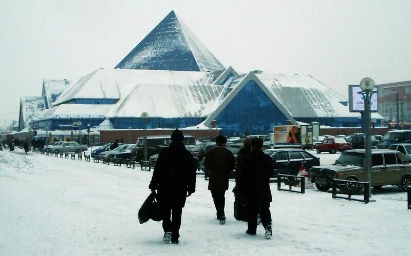 Номер телефона синегорье челябинск. Синегорье (торговый комплекс). Синегорье Челябинск. ТЦ Синегорье Челябинск. Пирамида Челябинск.