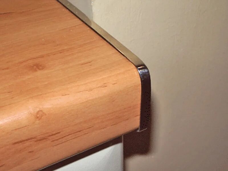 Торцевая планка для столешницы 38. Торцевой профиль с желобком для поликарбоната 25 мм. Профиль окантовочный мдф. Монтаж поликарбоната на торцы теплицы. Планка карнизная металл профиль 100х69х2000.