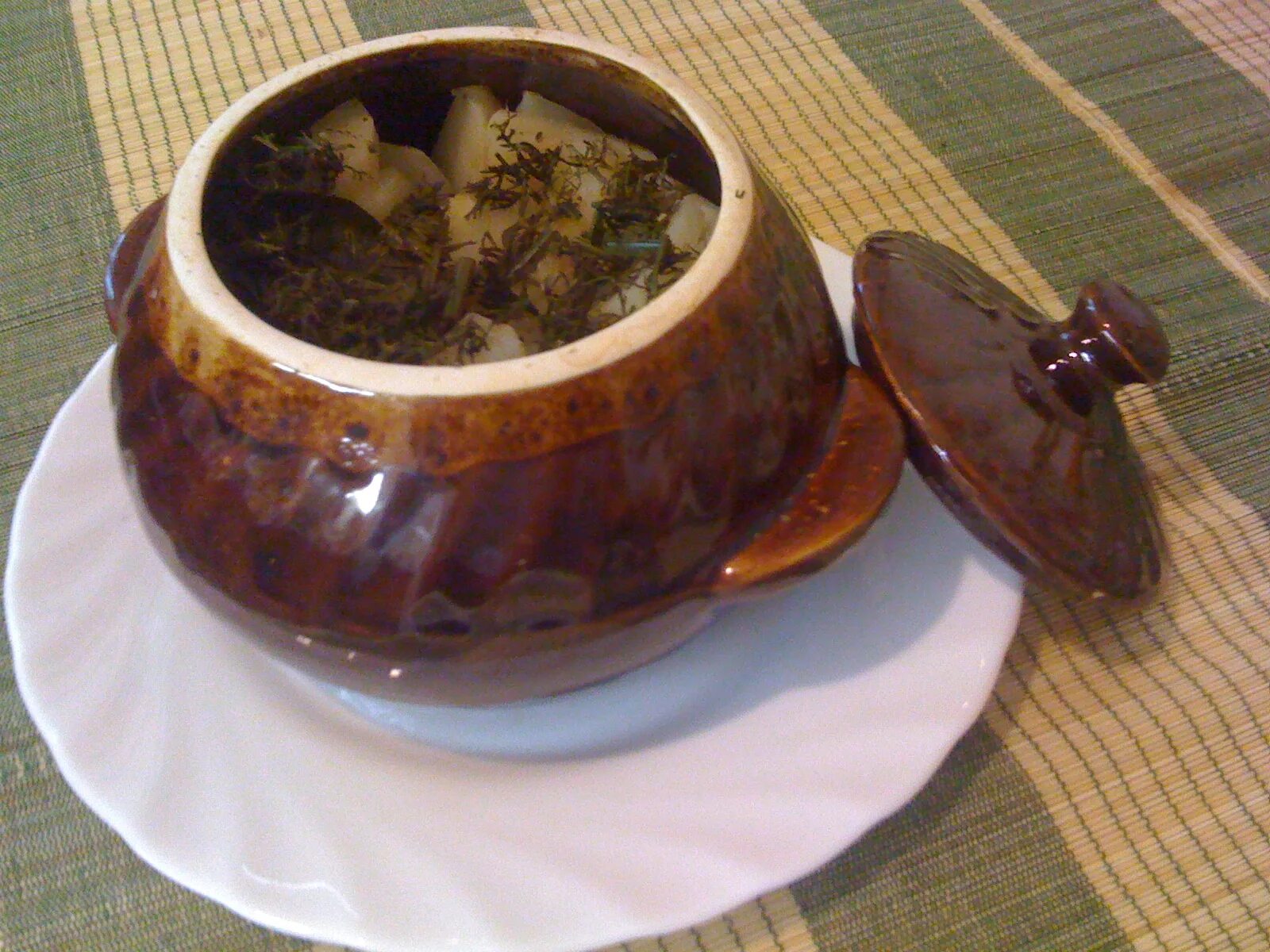 Жаркое из лосятины. Свинина в горшочке. Свинина в горшочках в духовке. Жаркое в горшочках. Лосятины в горшочке в духовке.