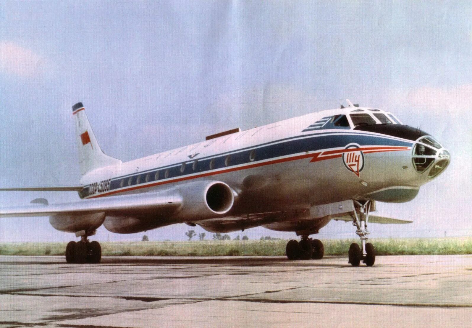 Самолета том 1. Самолет ту 124. Ту-104 пассажирский самолёт. Ту-124 пассажирский. Туполев ту-124.