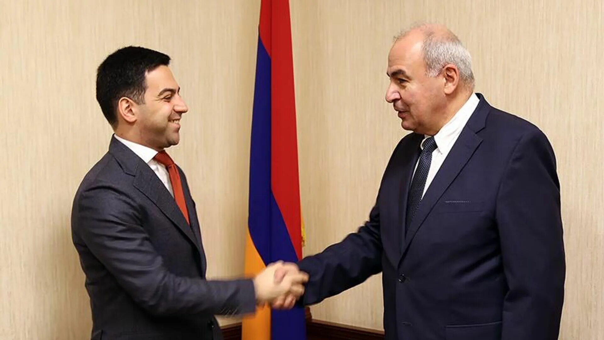 Глава Армении. Армения и Грузия конфликт. Армянские политики в России. Армения и Грузия братья.