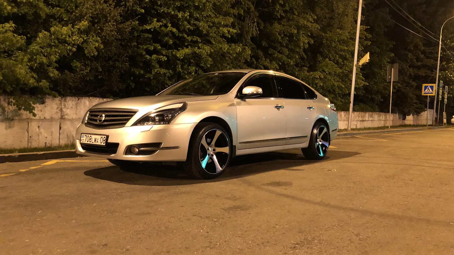 Nissan Teana j32 r18. Теана j32 Воссены. Теана j32 на ВОССЕНАХ. Ниссан Теана j32 Vossen.