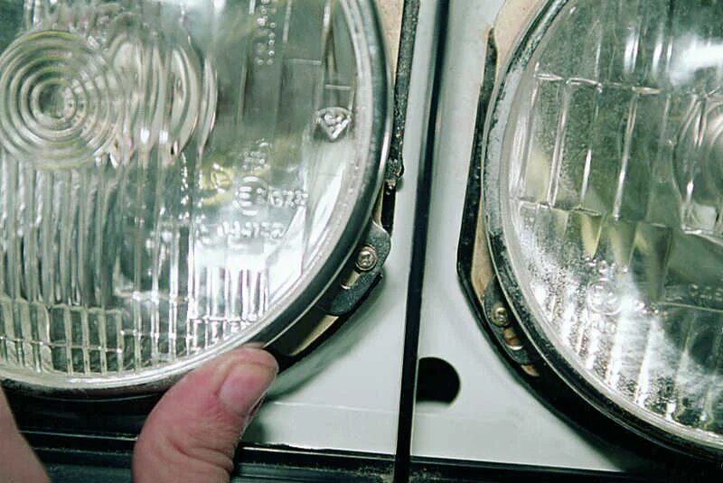 Как ставится фара. Лампочки в фары ваз 2106. Калина 1118 регулируем фары. Лампа ближнего света ваз 2106. Крепление передних фар на ваз 2112.