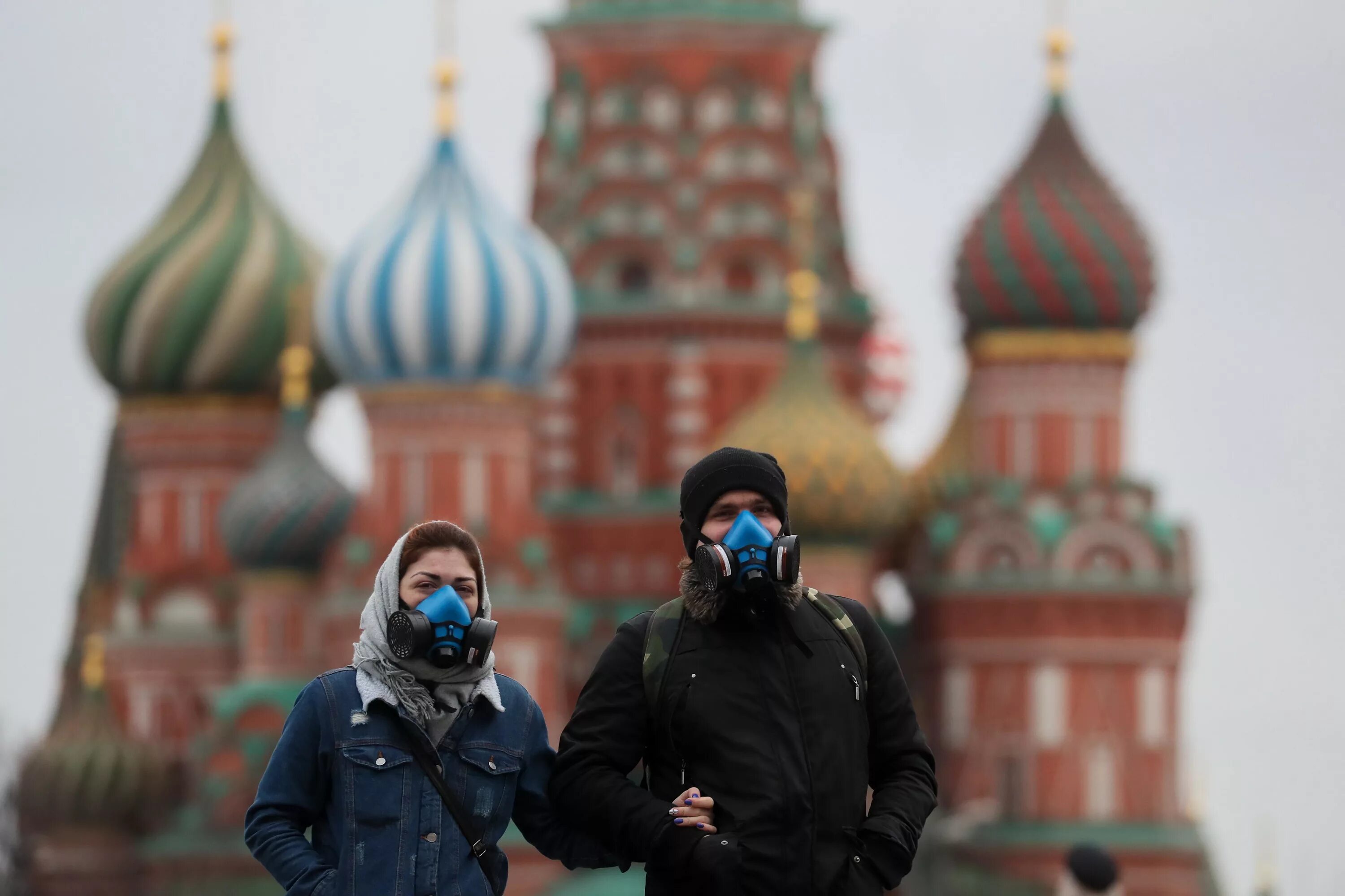 Москва после каникул. Ковид 19 люди в масках Россия. Covid-19 Москва. Люди в масках на красной площади.