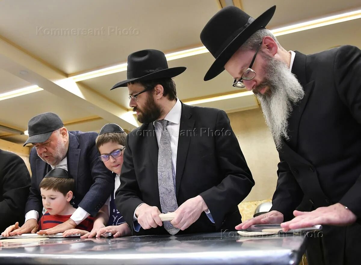 Фридман еврей. Серьезные евреи. Александр борода и роман абрамович. Еврей бизнесмен. Самый богатый еврей.