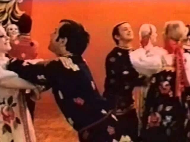 Веселая кадриль барашков. Лев барашков обнимая небо. Девятова песня кадриль фото. Темнов веселая кадриль. Финский танец король.