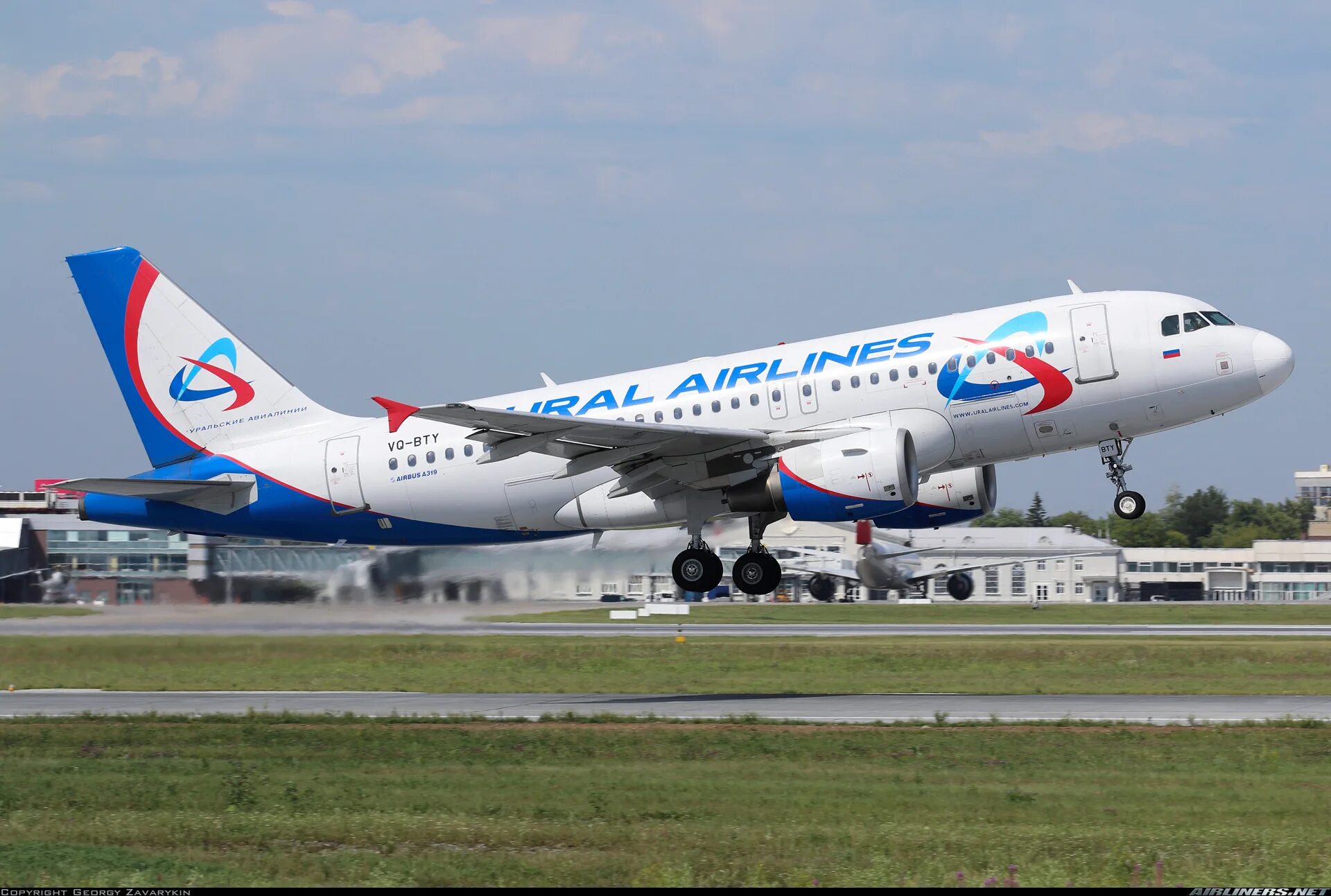 F 319. A319 самолет уральские авиалинии. аэробус а319 уральские авиалинии.