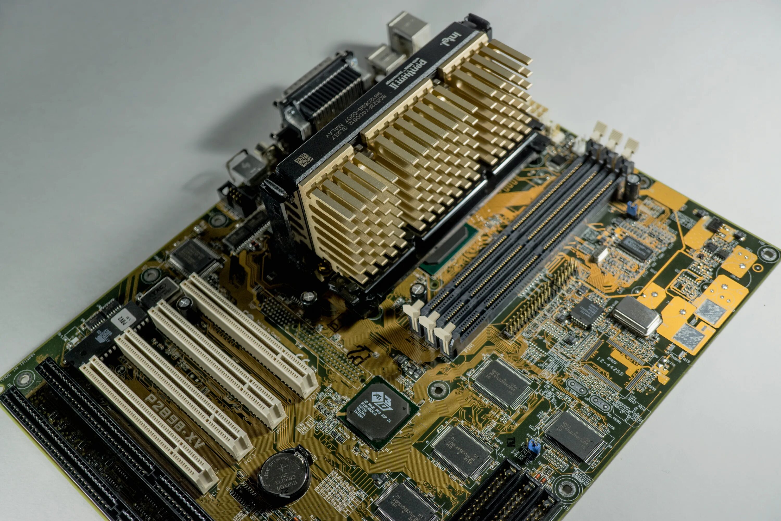 Пентиум 1. Pentium 2 Slot 1. Pentium 2 motherboard. Материнская плата Pentium 3 Slot 1. Intel motherboard Slot 1.