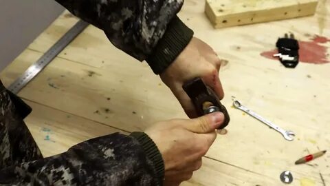 Объясните способ насаживания молотка на рукоятку
