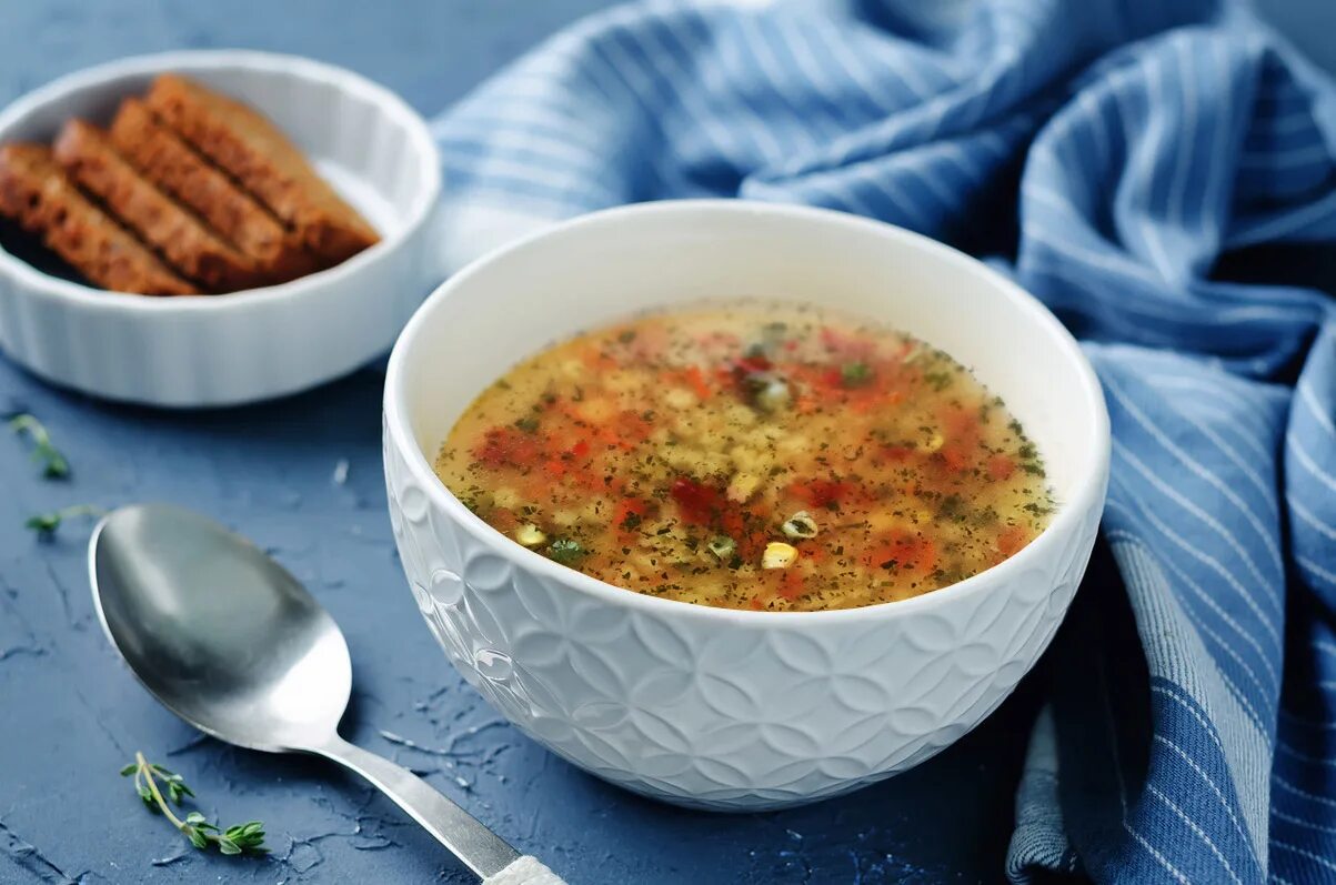 именитые супы. минестроне из чечевицы. острые блюда. мастава харчо. минестроне итальянский.