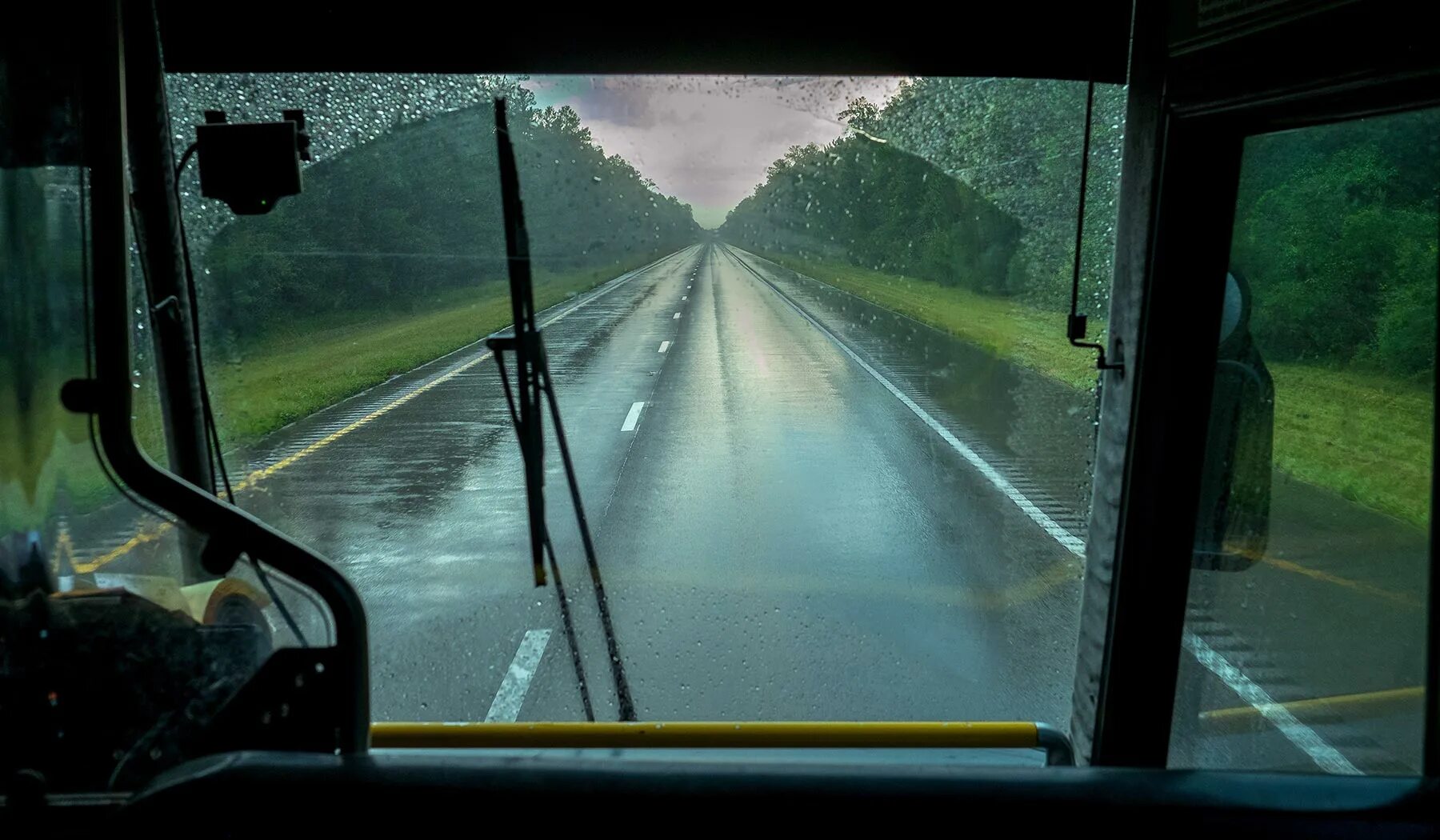 Bus window. Bus window. вид из окна поезда. Bus window. ребенок в окне автобуса.