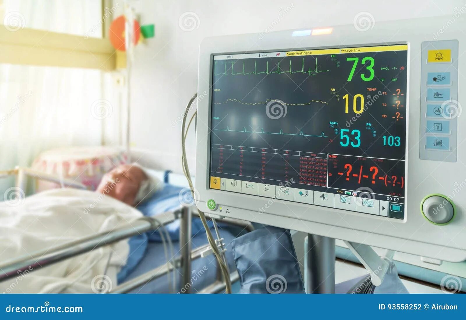 Монитор для измерения давления в больницах. Монитор в реанимации. Прибор для измерения давления в реанимации. Прибор для измерения сердцебиения в больницах.