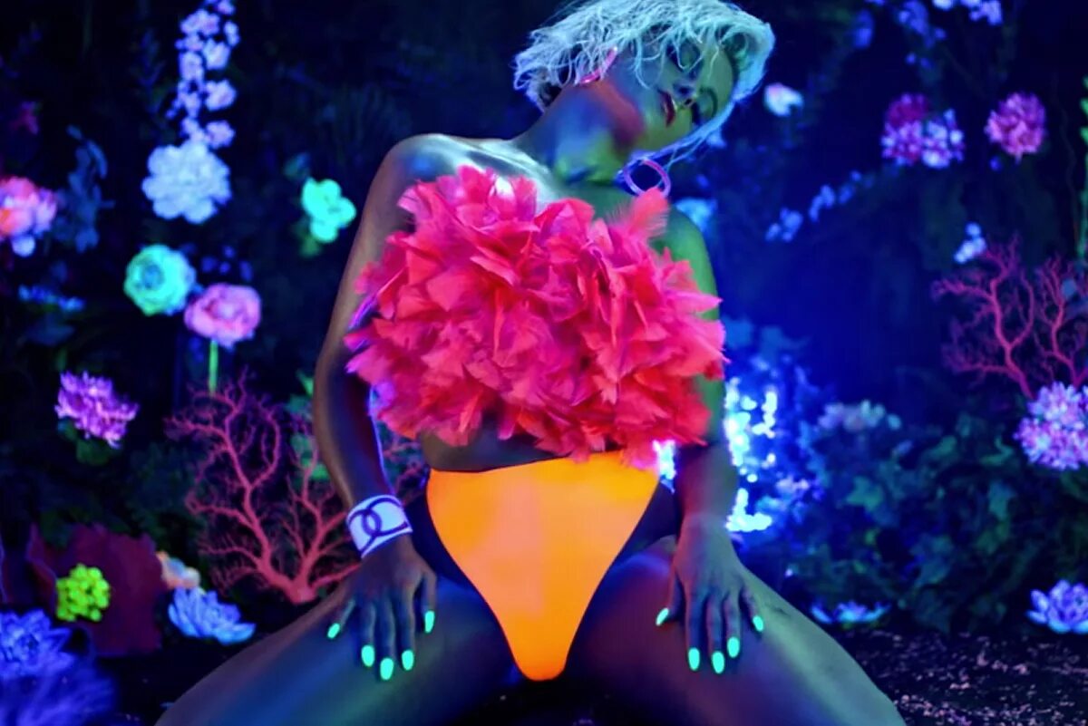 David guetta bebe rexha say my name. Bebe rexha david. bebe rexha guetta. би би рекса say my name. дэвид гетта и бебе рекса.