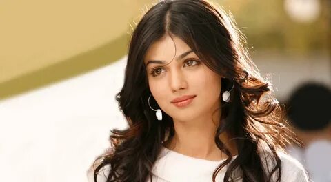 Ayesha takia age