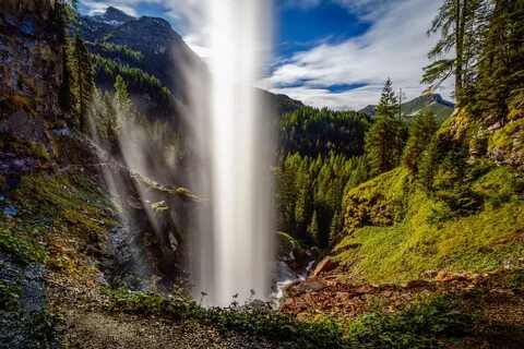 Поток водопад