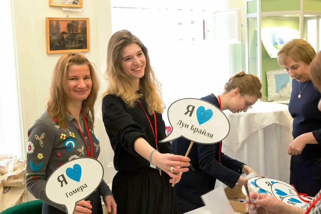 санкт библиотека слепых. стрельнинская 11 библиотека для слепых. спб стрельнинская 11. библиотека для слепых и слабовидящих спб. занятия в музее для слабовидящих детей.