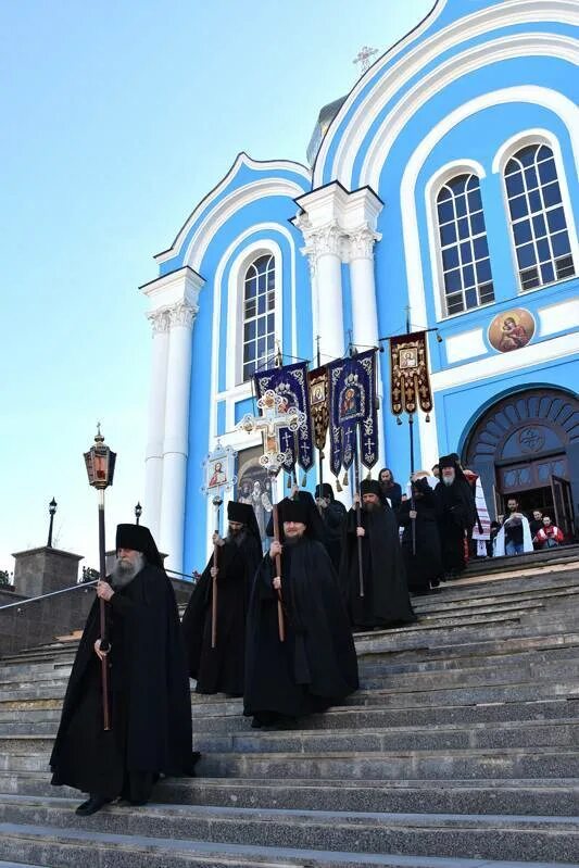 Задонский монастырь купальня. Задонский мужской монастырь службы. Задонский мужской монастырь службы. Картинка задонск задонский монастырь. Задонский рождество-богородицкий монастырь.