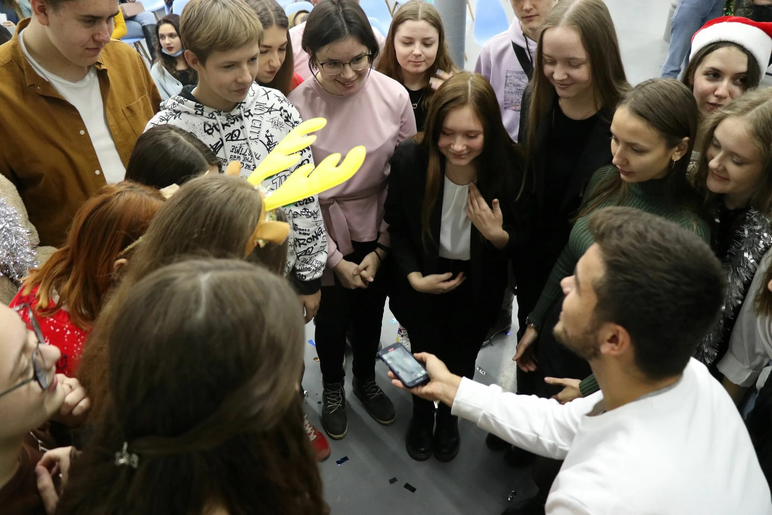 Повышение возраста молодежи. Очередь. Молодежь Возраст. Молодежь Возраст 2022. Молодежь России.