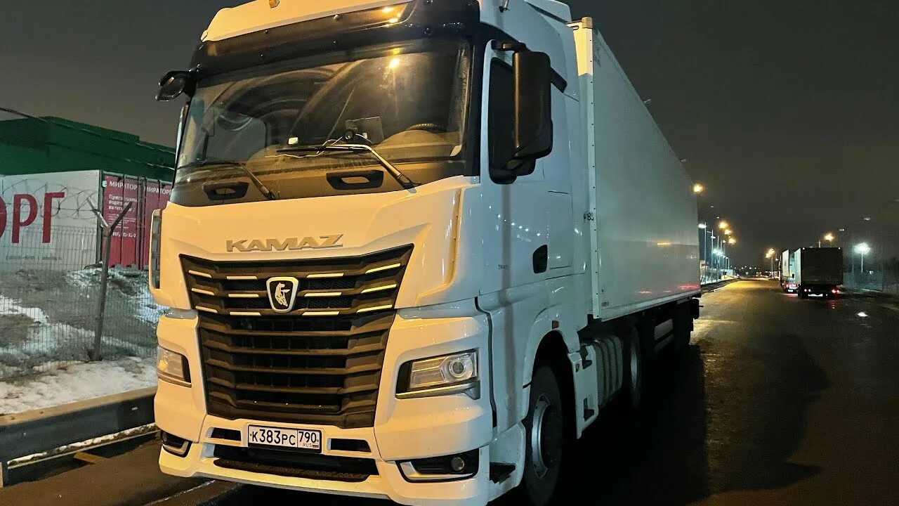 Камаз движется по главной. Платон на камаз. Камаз 54901. Камаз движется по главной. Камаз 5350 грязь.