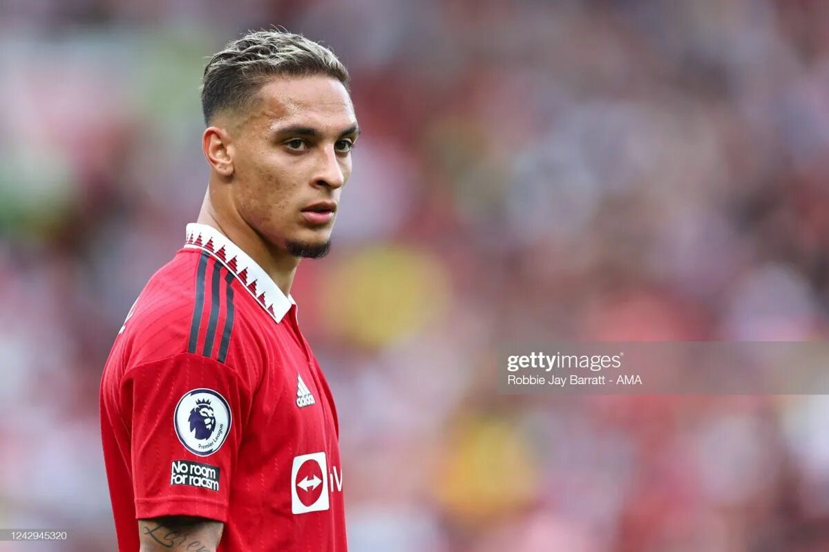 Antony футболист. Антони матеус дос сантос. antony matheus dos santos manchester united. прическа антони.