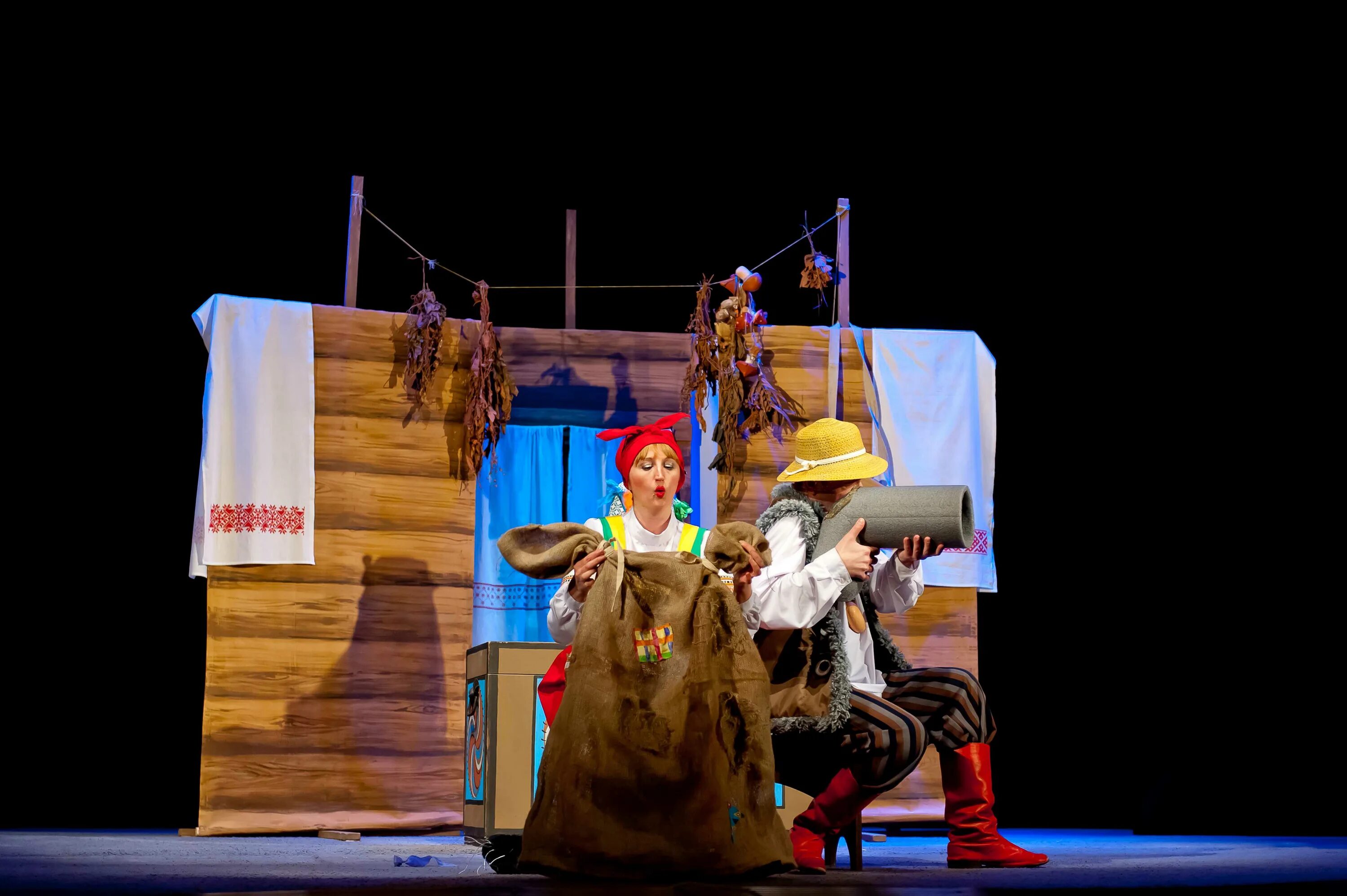 Академический русский драматический театр имени павла луспекаева. Луганский театр луспекаева. Луганский украинский драматический театр. Луганский областной музыкально-драматический театр. Луганский драматический театр на оборонной.