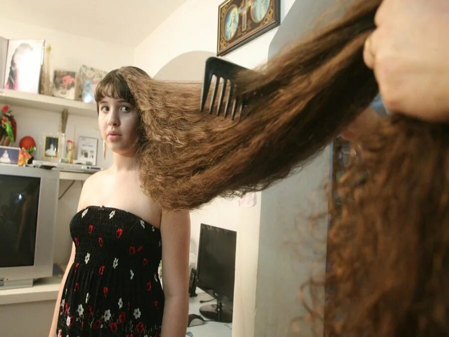 Наташа Мораес. Самые длинные волосы. Самые длинные волосы у девочек. Гигантские волосы.