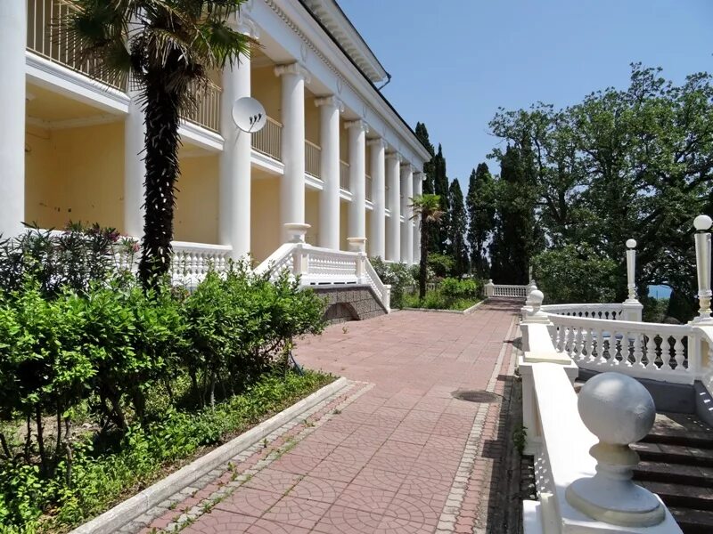 Славутич санаторий ялта. Санаторий парус ялта. Санаторий парус крым 2022. Санаторий горная здравница ялта. Санаторий кирова корпуса.
