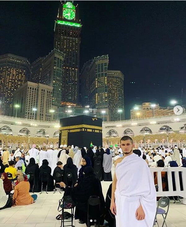 Мекка в эмиратах. Порше халифа здание в дубае. Мечеть кааба. Мечети в городе мекке саудовской аравии. Золотая мекка.