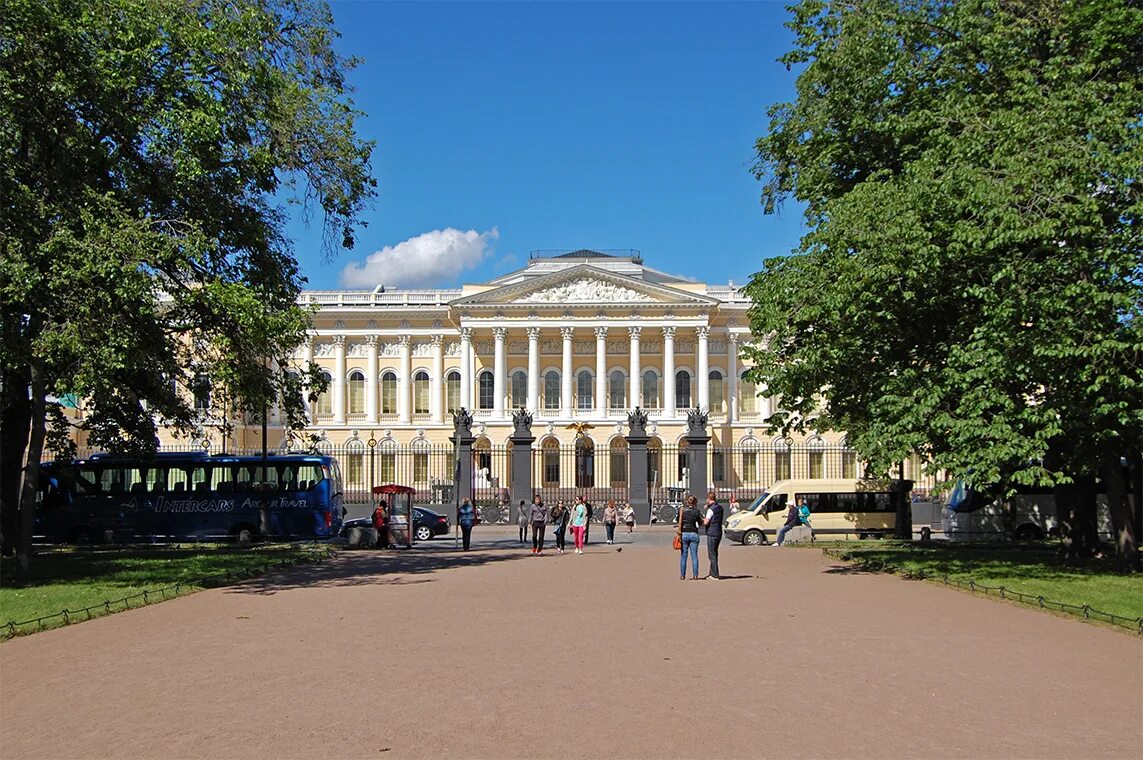 Государственных спб. Государственный русский музей Санкт-Петербург. Примечательности Санкт Петербург русский музей. Достопримечательности Петербурга русский музей. Михайловский дворец в Санкт-Петербург арка.