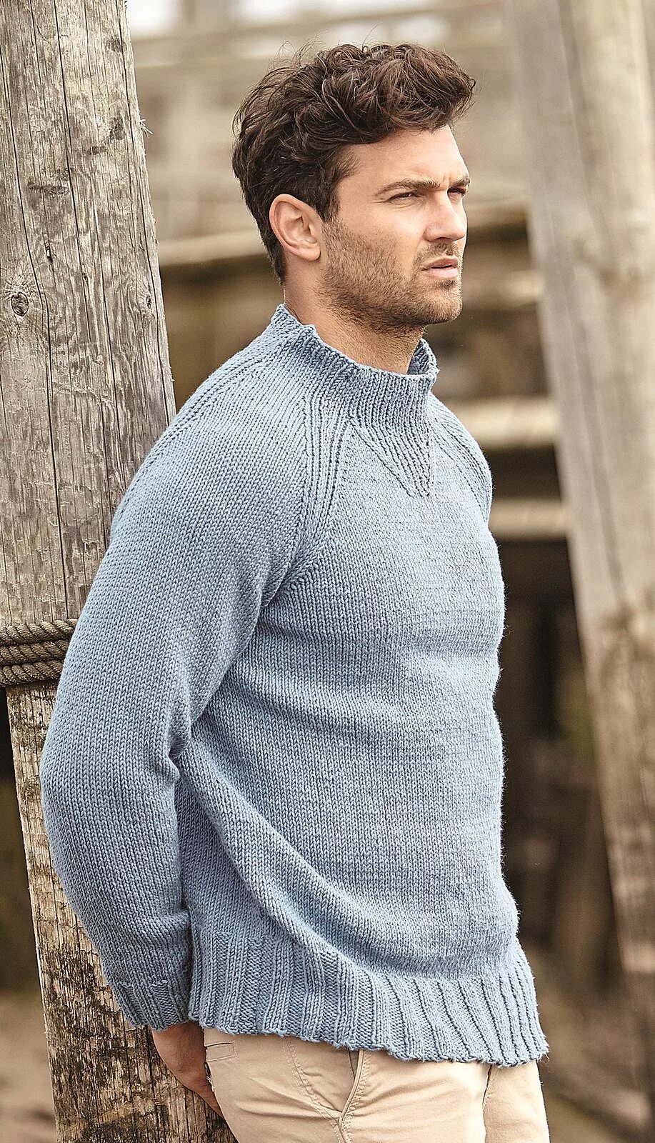 Мужской свитер реглан сверху. Мужской свитер. Джемпер мужской. Вязать регланы мужские. Мужской свитер.