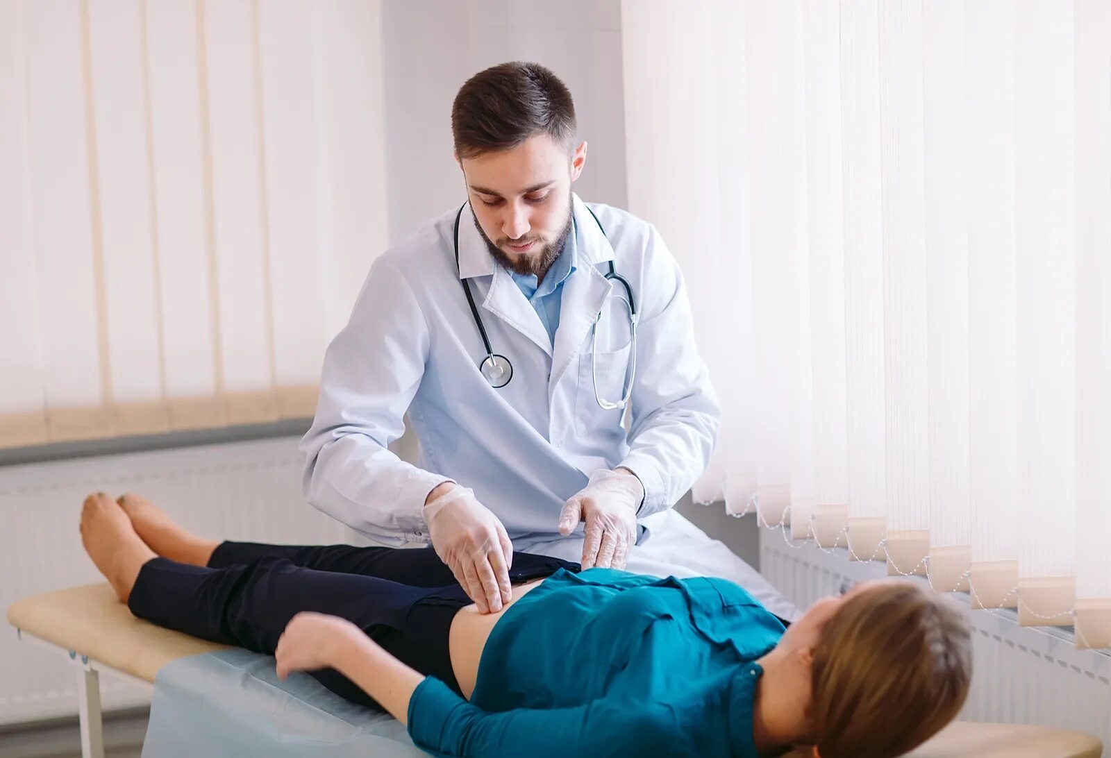 Узи в гастроэнтерологии. Гастроэнтеролог. Подскажите хорошего гастроэнтеролога. Гастроэнтеролог со спины. Девушка у гастроэнтеролога.