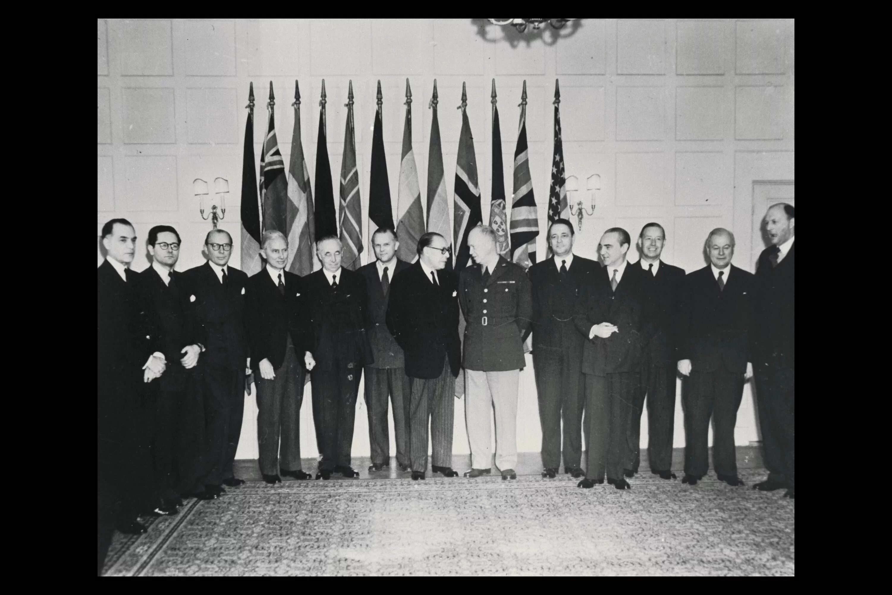 Португалия в нато. Собрание НАТО 1949. Образование НАТО 1949. 4 Апреля 1949 НАТО. Руководитель НАТО 1949.
