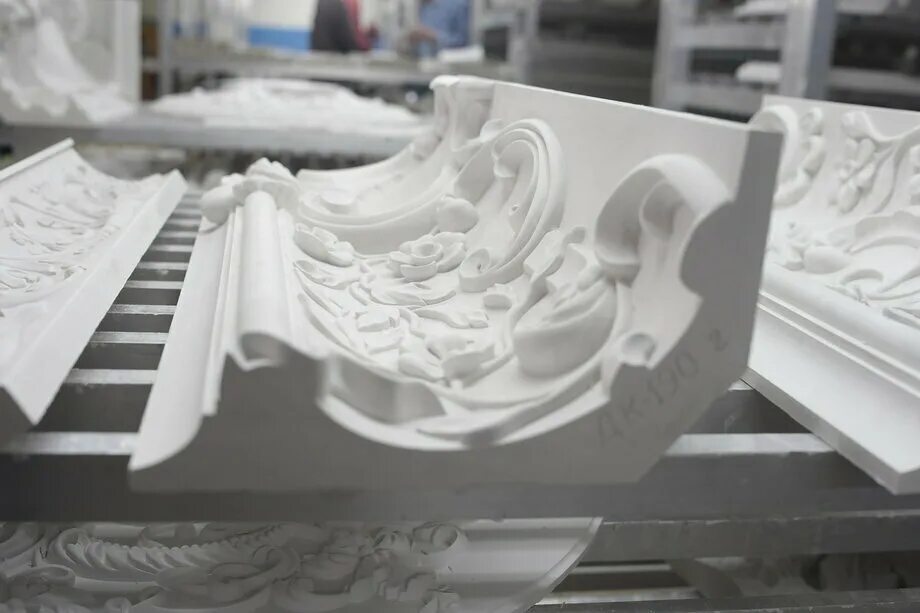 Гипсовая лепнина дикарт. Фабрика гипсовых изделий. Колонны из гипса. Формы для гипсовых фигур. Гипсовые карнизы.