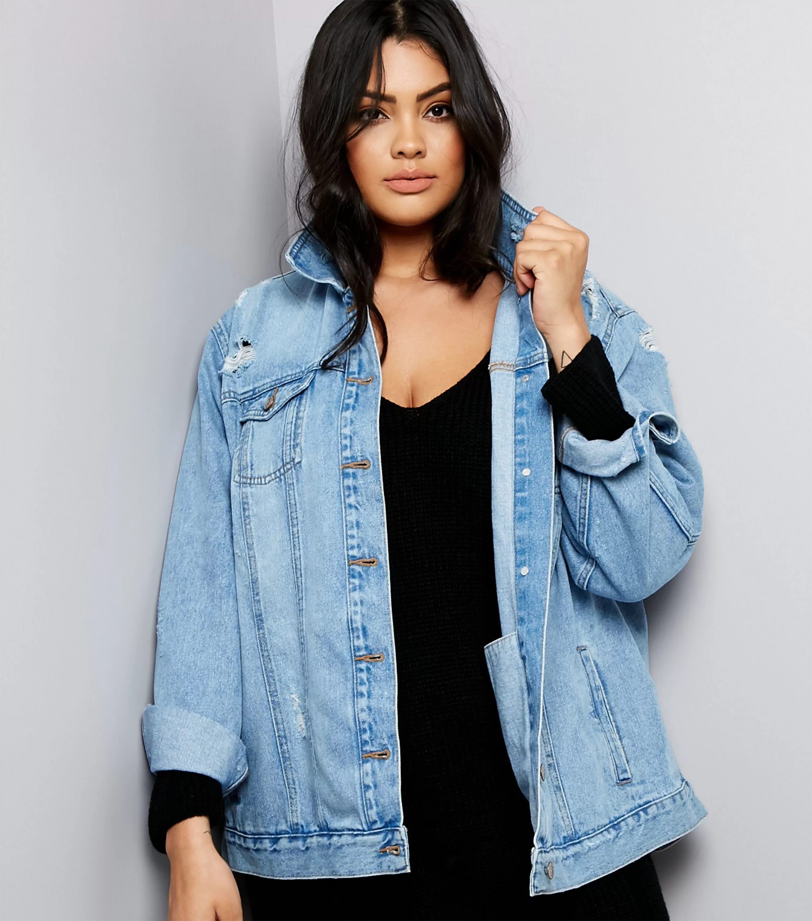 Джинсовая куртка zara оверсайз. Oversize denim jacket. Женская джинсовка оверсайз. Джинсовки свободные женские. Джинсовка оверсайз женская.