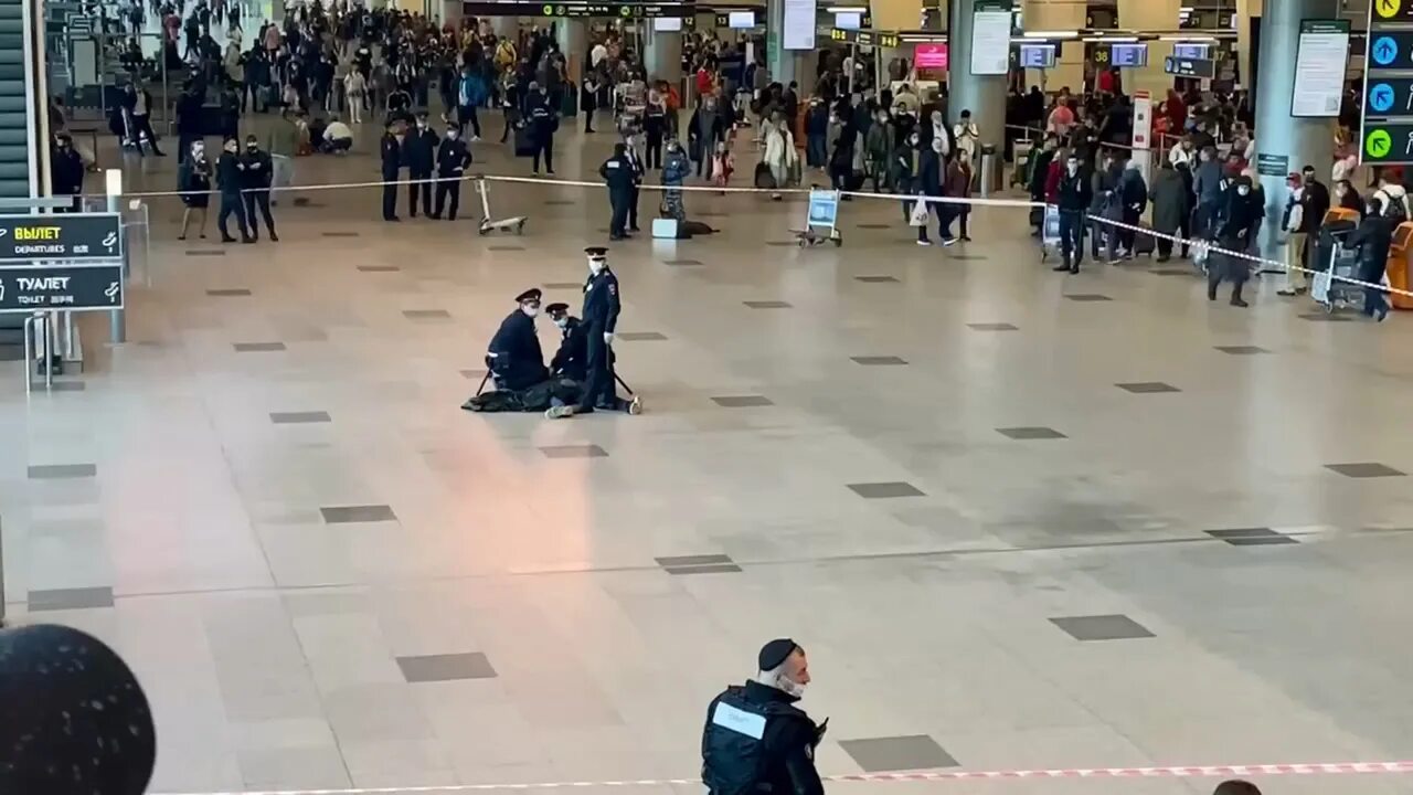 Взрыв в аэропорту Домодедово. В аэропорту Домодедово задержали пассажирку. Бомба в аэропорту. Удар по домодедово