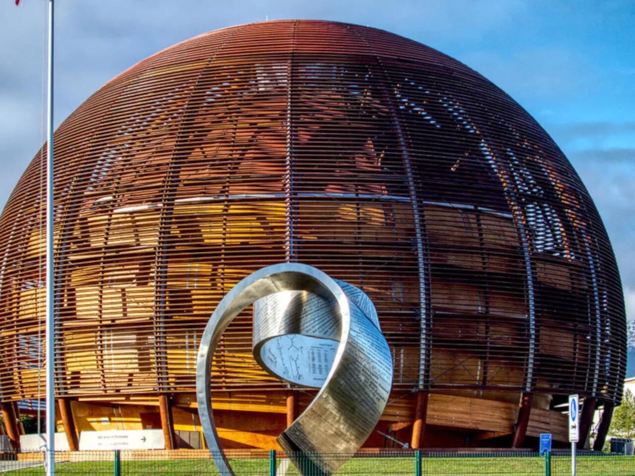 Церн швейцария. Швейцария ЦЕРН коллайдер. CERN Женева. Европейский центр ядерных исследований ЦЕРН. Музей ЦЕРН В Женеве.