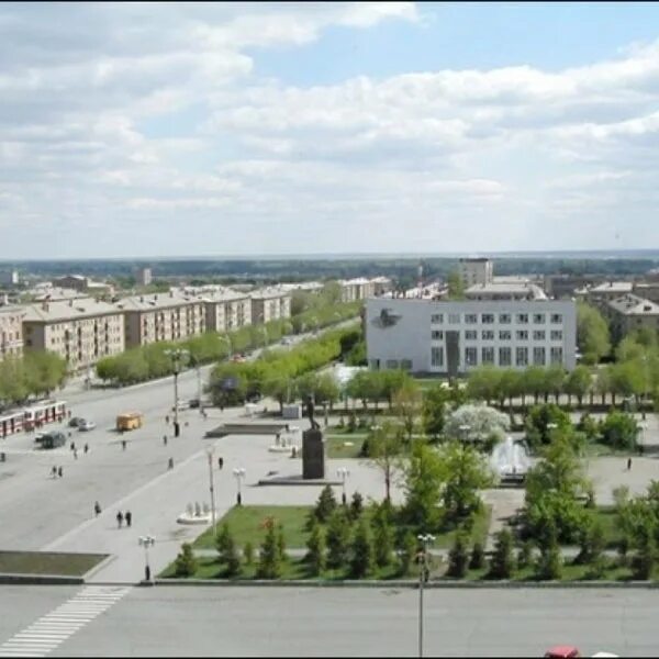 Сколько населения в орске. Город Орск. Комсомольская площадь Орск. Орск площадь города. Орск центр города.