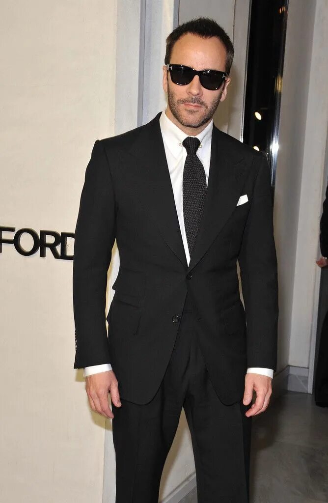 Том форд самый популярный мужской. Tom ford. Брутальный мужчина. Tom ford. Том форд.
