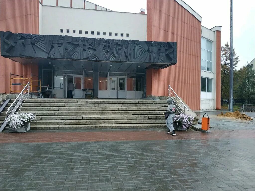 дворец пионеров и школьников им крупской. челгу актовый зал театрального корпуса. челгу театральный корпус холл. театральный корпус челгу. дворец пионеров и школьников челябинск театральный корпус.