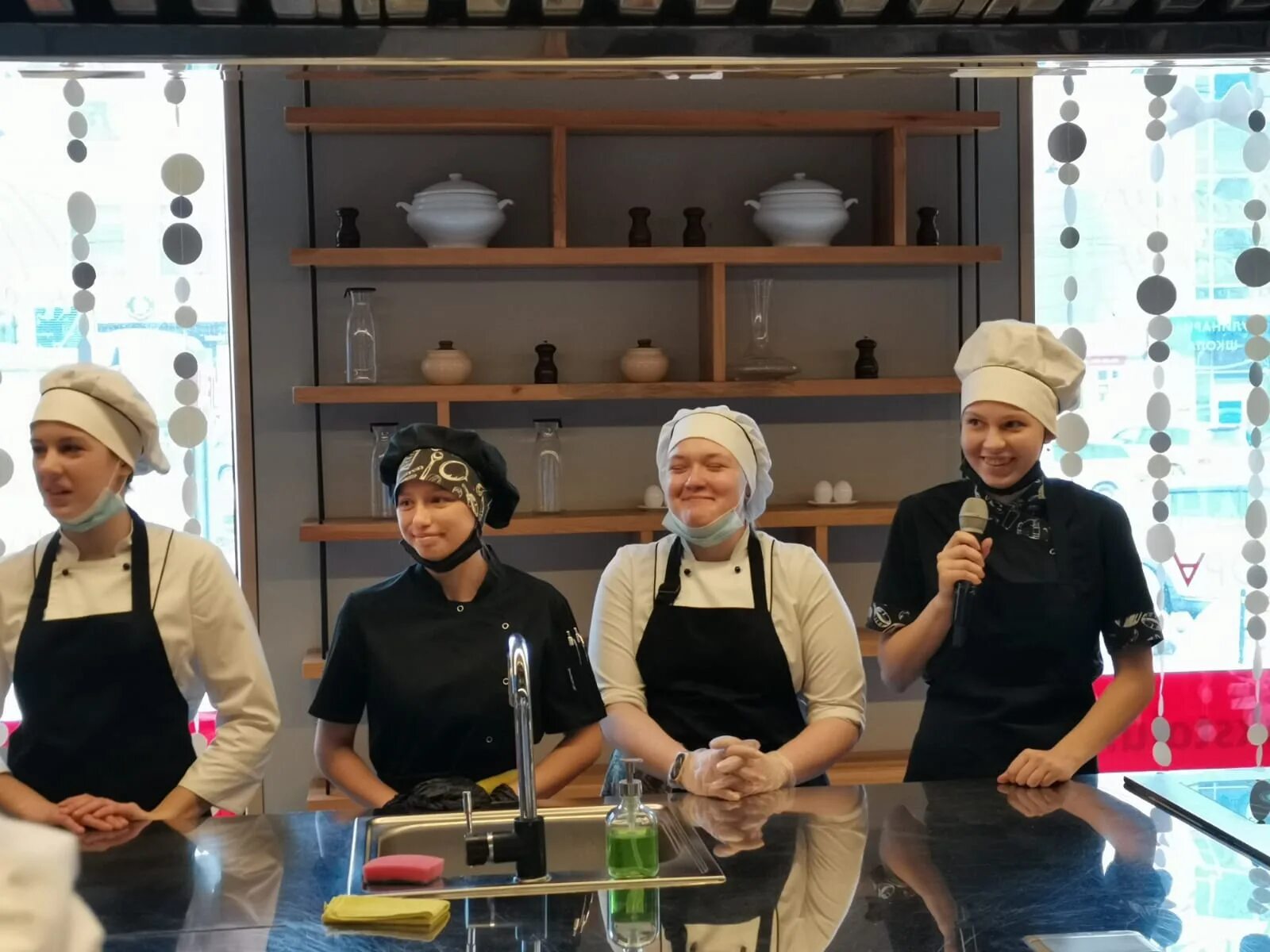 Шеф-повар азат в уфе. Шеф повар 2022. Chefs team меню. Шеф-повар уфа даниил асадуллин. Испанский повар хосе андрес.