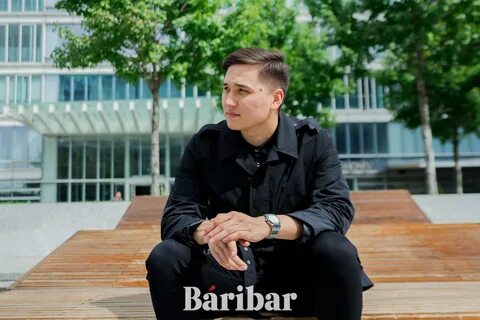 Бейнені жұлқылап жатқан қарт